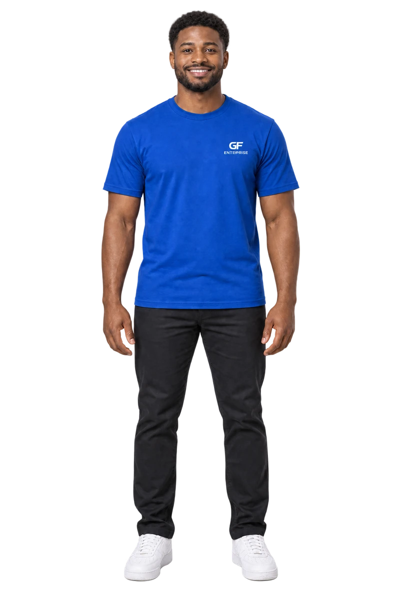 Modèle masculin GF Enterprise utilisé comme repère de taille de 67 pouces